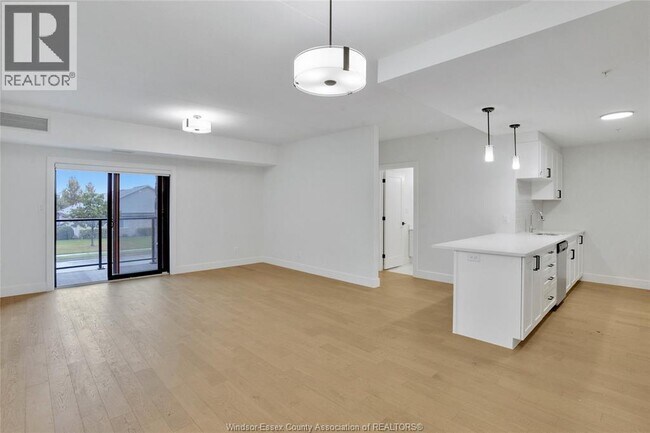 Photo - 2550 Sandwich W Pkwy Unité 205