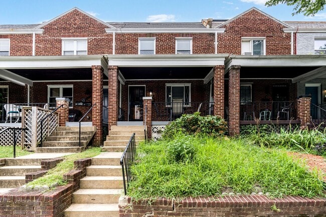 Building Photo - Newly Renovated 4BR/2BA - IMMEDIATE MOVE I... Rental