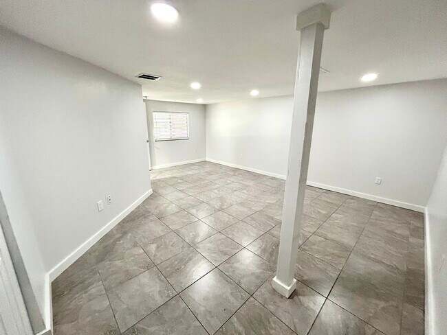 Photo - 487 Overstreet Ave