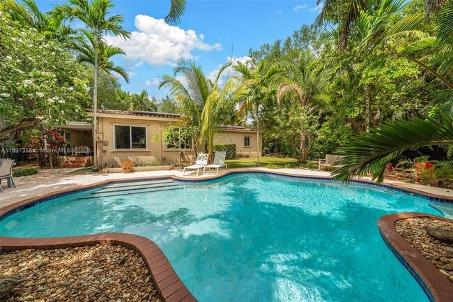 Photo - 614 San Servando Ave