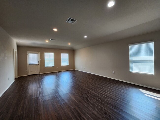 Photo - 4/2/2 Home in Heather Glen/ Fridge / Gas Cooking / Covered Back Patio / Fenced in Yard / CISD
