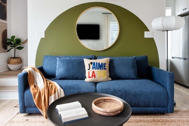 Photo - 542 Boulevard Pl NE