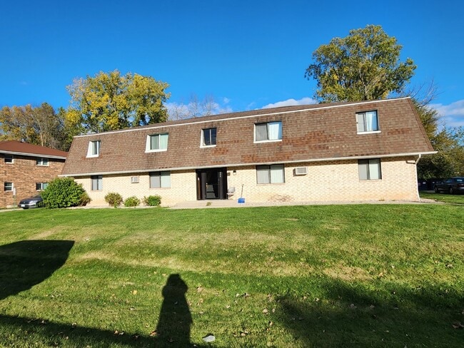 Building Photo - 2-Bedroom Upper in a 8plex building Unit 203 Rental