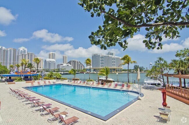 Building Photo - 999 Brickell Bay Dr Unit 1706 Rental