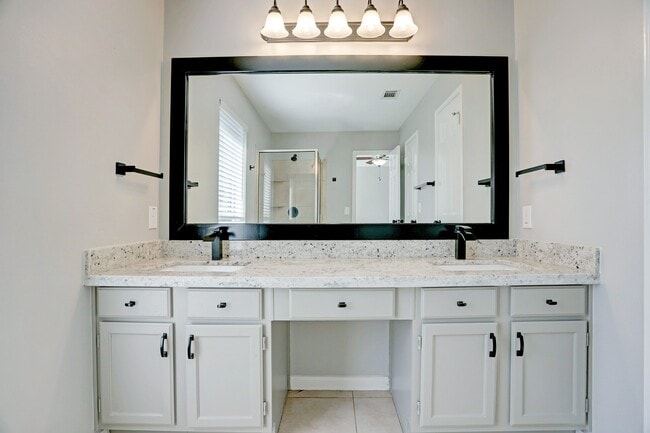 Building Photo - 5106 Spring Cir Dr