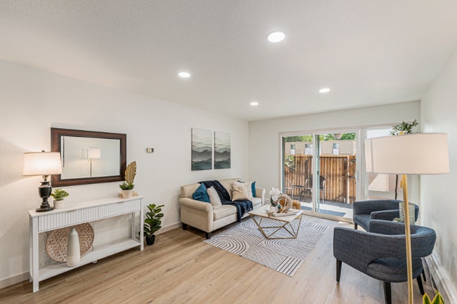 Photo - 620 Mathews St Unidad 104