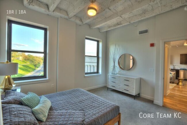 Photo - 217 W Pershing Rd Unit 605