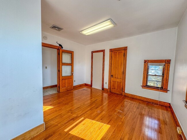 Photo - 714 State St Unidad 3rd Floor