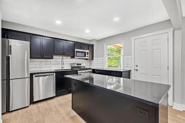 Building Photo - 408 E 8th Ave Unit 4 (Fl3)