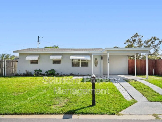 Building Photo - 2033 Robinhood Dr