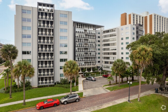 20 S Lucerne Cir W - Lake Lucerne Towers