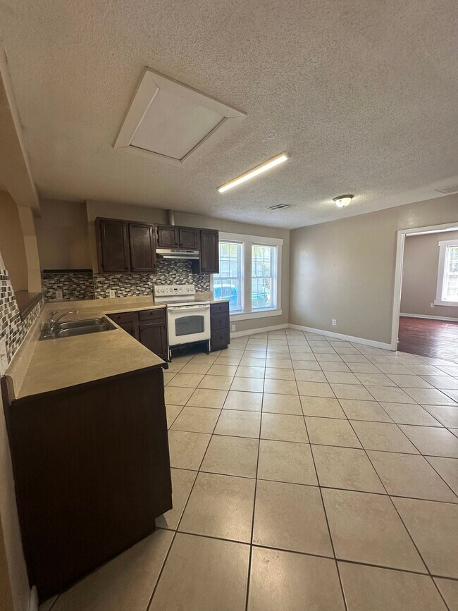 Photo - 407 Moir St Unit 3