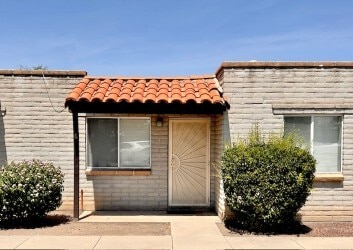 Building Photo - 3646 E Blacklidge Dr Unit 6