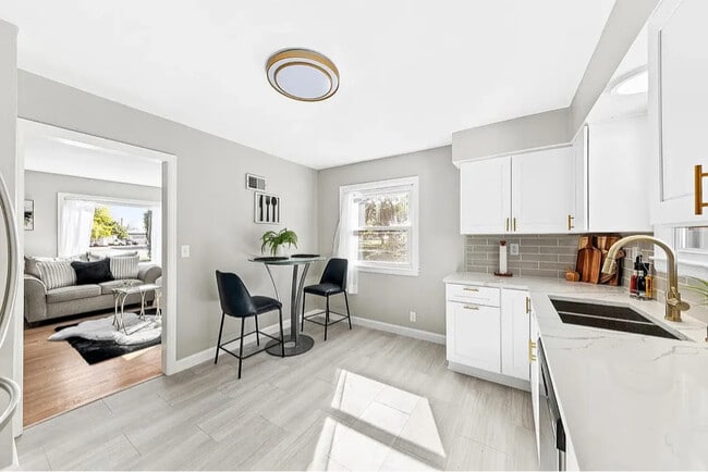 Photo - 4075 N 127th St