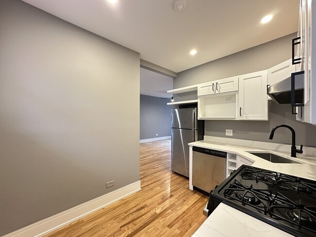 Photo - 639 W Cornelia Ave Unit S3