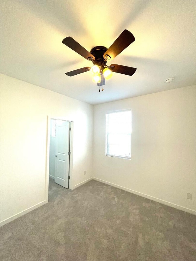 Photo - 4738 S Element