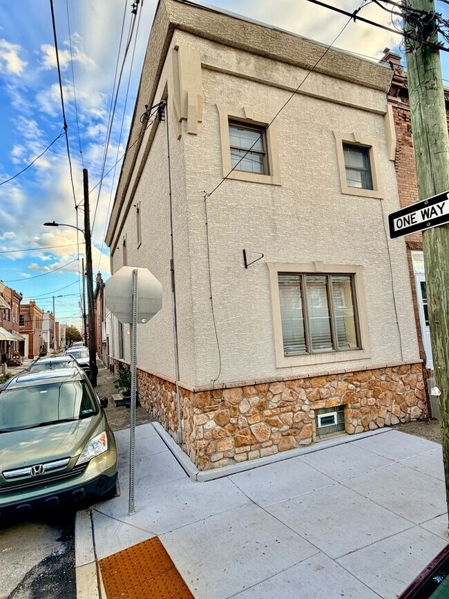 Photo - 3 bed 2.5 bath in Port Richmond with Garag...