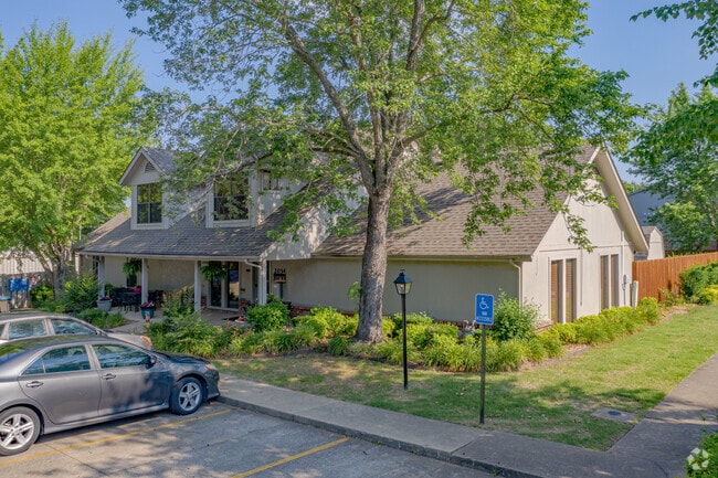 Oficina de arrendamiento y casa club - The Park