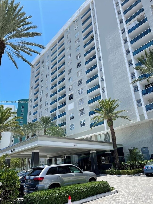Building Photo - 6770 Indian Creek Dr Unit 10T