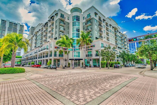 Building Photo - 600 S Dixie Hwy Unit 425 Rental