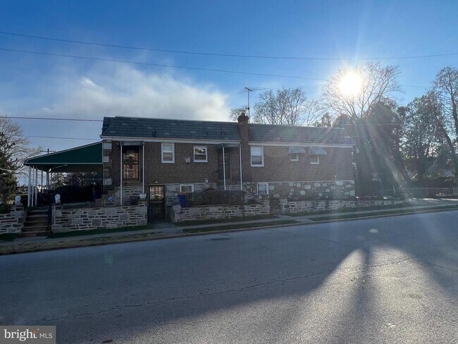 Building Photo - 1053 E Sydney St Rental