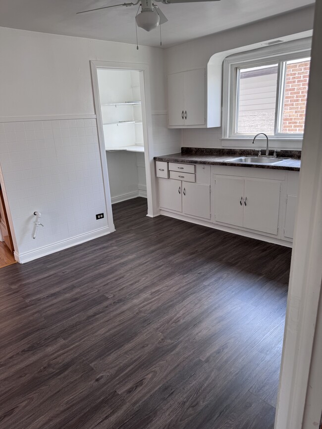Kitchen - 2630 Grove Ave Unit Spacious 2-Bedroom Apartment