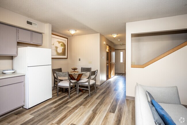 3BR, 2BA - 1,054 SF