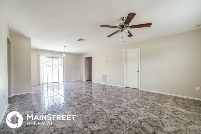 Photo - 2285 Kent St NE