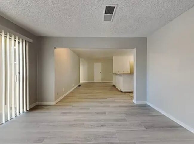 Photo - 2518 Hastings Way