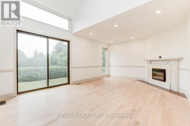 Photo - 5 Sandhurst Ct
