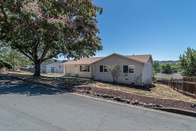 Building Photo - 416 Corona Loop Rd Rental