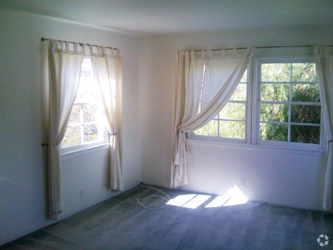Building Photo - 1532 Veteran Ave Unit 1532 Rental