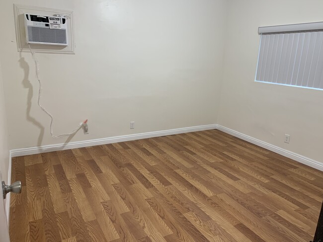 Photo - 14720 Strathern St Unit 14720 Strathern St #4