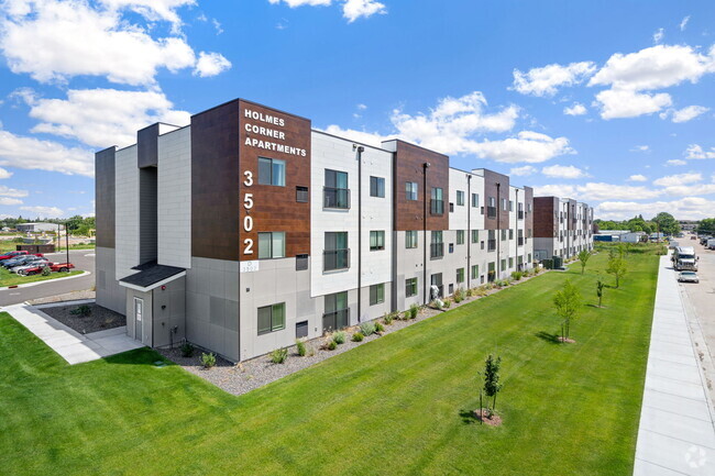 Building Photo - Holmes Corner Apartments -- No up-front se...