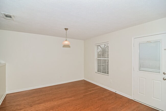 Photo - 2716 Miranda Dr