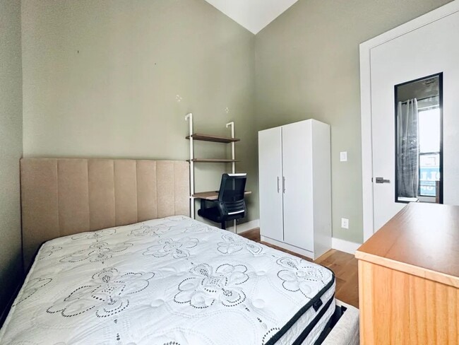 Photo - Furnished room/NOT APARTMENT Unit 2R