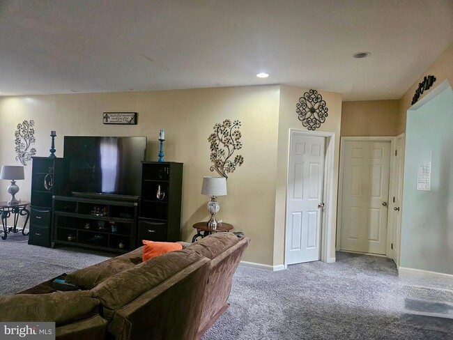 Photo - 1037 Suffolk Dr