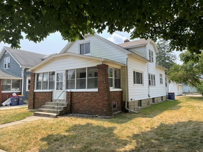 Building Photo - 221 Garfield Ave SW Rental