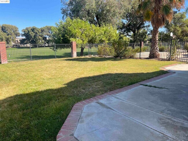 Photo - 2627 Cherry Hills Dr