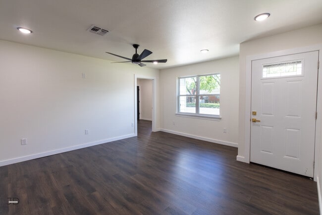 Photo - 1310 Eleanor St