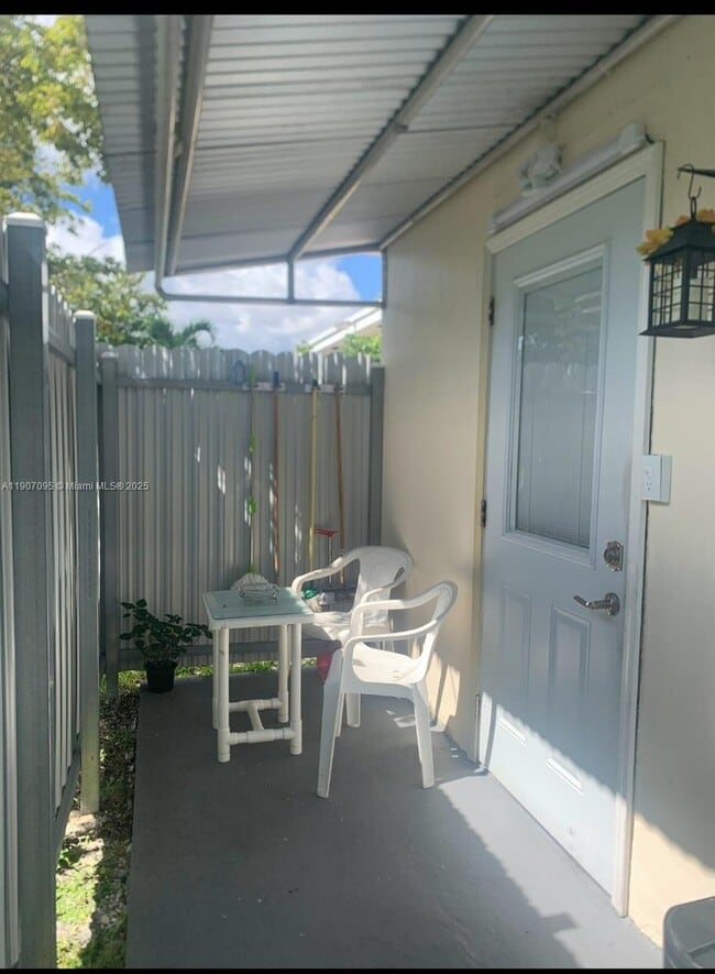 Photo - 570 W 46th Pl Unit 0