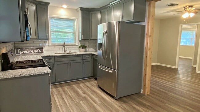 Photo - 403 Parkwood Dr