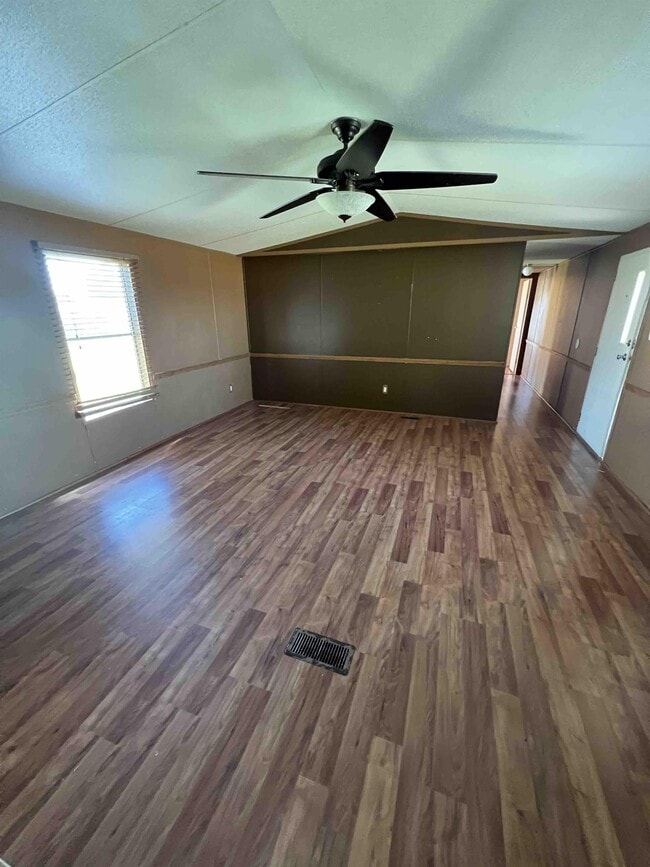 Photo - 2413 Salmon St