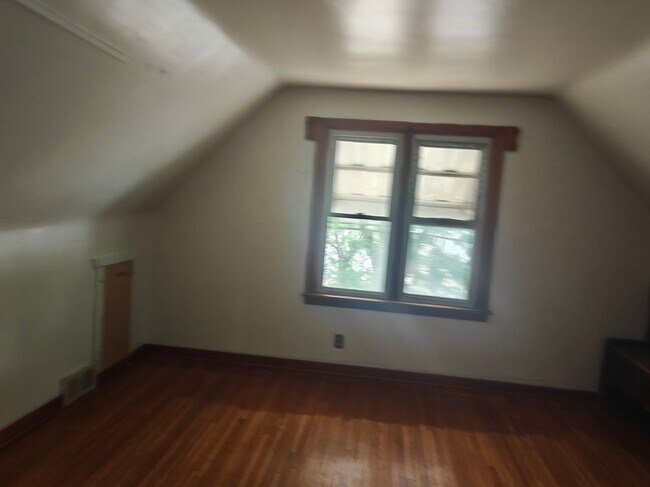 1302 Walden Ave Unit 2nd