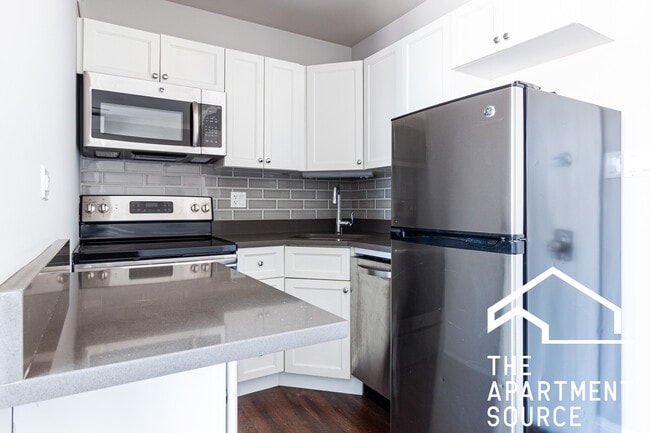 Building Photo - 817 W Lakeside Pl Unit 607 Rental