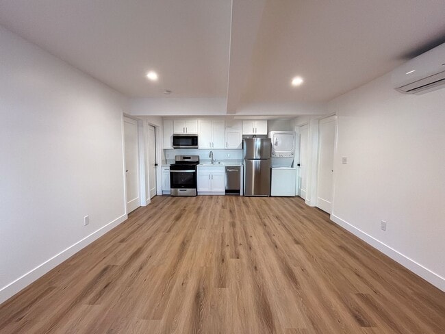 Photo - 221 Sheldon St