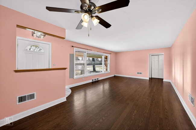 Photo - 304 E Golf Rd