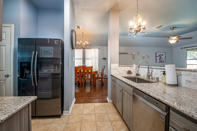 Photo - 1313 Cardinal Way