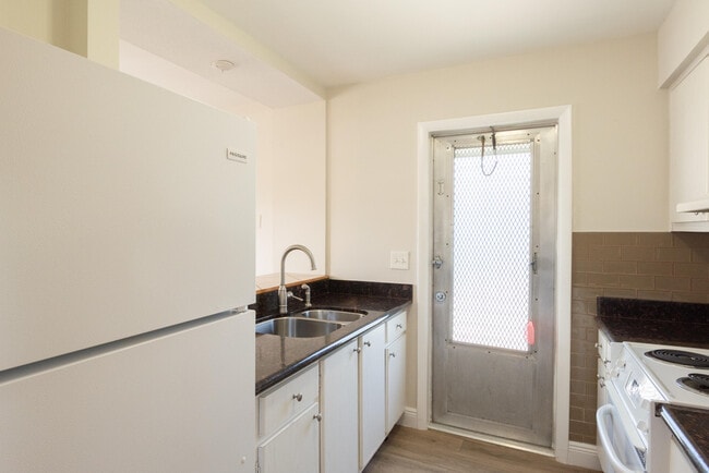 Photo - 1626 N J St