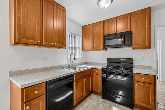 2BR, 1BA - 868SF - Kitchen - Garden Villas Apartments
